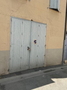 Parking en Location à St-maximin-la-ste-baume /  pièce