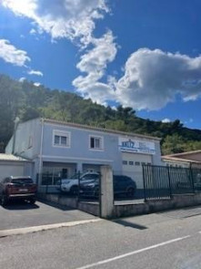 Locaux professionnels en Location à St-maximin-la-ste-baume / 4 pièces 76m2