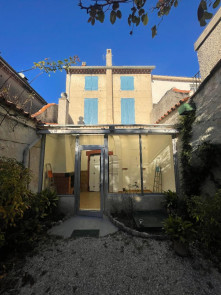 Maison en Location à St-maximin-la-ste-baume / 3 pièces 97m2