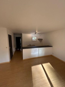 Appartement en Location à Le-luc / 4 pièces 72m2