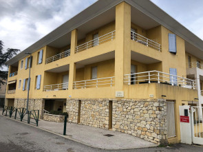 Parking en Location à St-maximin-la-ste-baume /  pièce 15m2