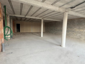 Boutique en Location à Pourrieres