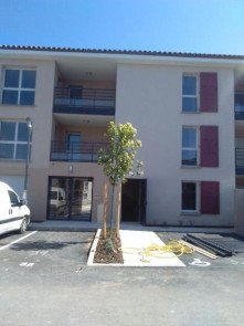 Parking en Location à St-maximin-la-ste-baume /  pièce