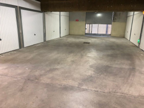 Garage / box en Location à Brignoles /  pièce 14m2