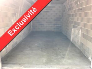 Garage / box en Location à Le-val /  pièce 13m2
